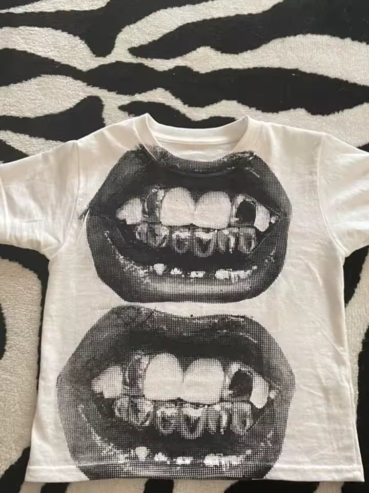 Lips Crop Tee - Streetwear Boulevard