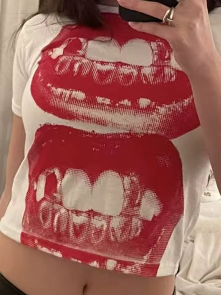 Lips Crop Tee - Streetwear Boulevard