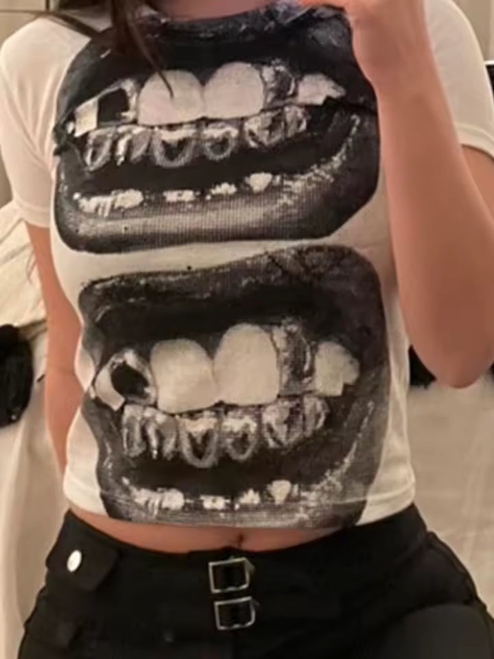 Lips Crop Tee - Streetwear Boulevard