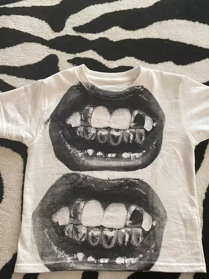Lips Crop Tee - Streetwear Boulevard