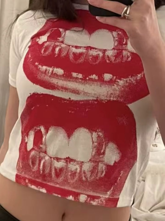 Lips Crop Tee - Streetwear Boulevard